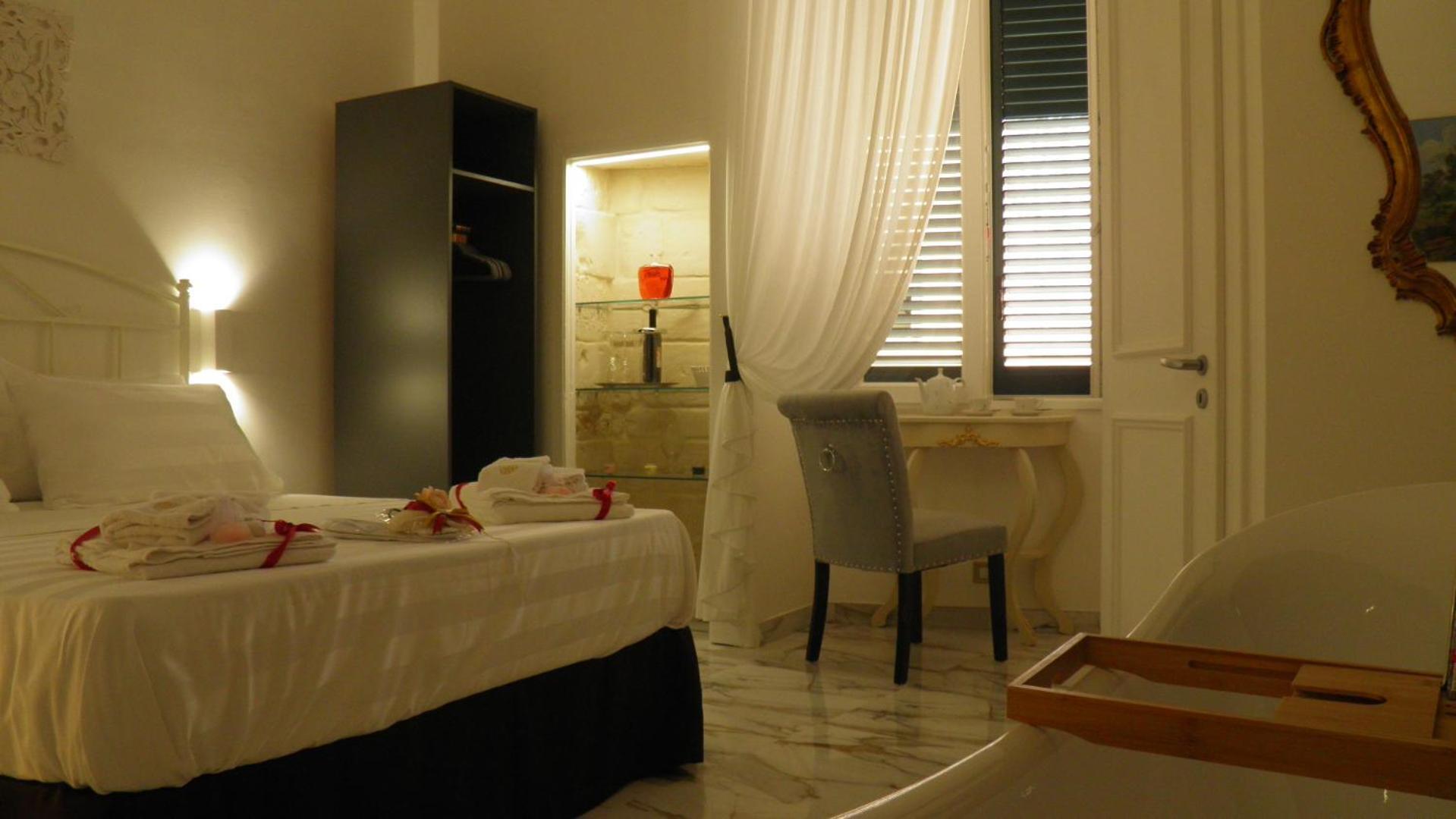 La Dimora Di Re Idomeneo Bed & Breakfast Lecce Exterior photo
