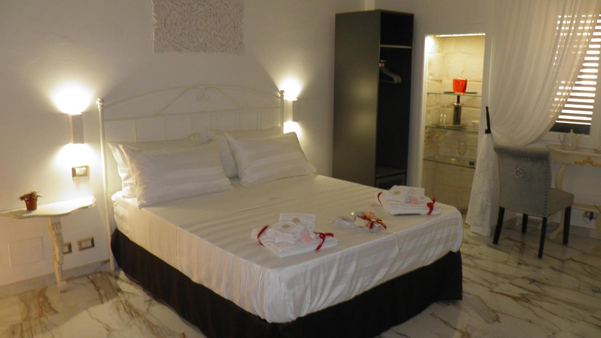 La Dimora Di Re Idomeneo Bed & Breakfast Lecce Exterior photo